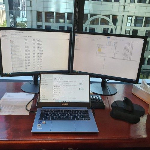 Client install: Laptop with dual monitors in a law firm